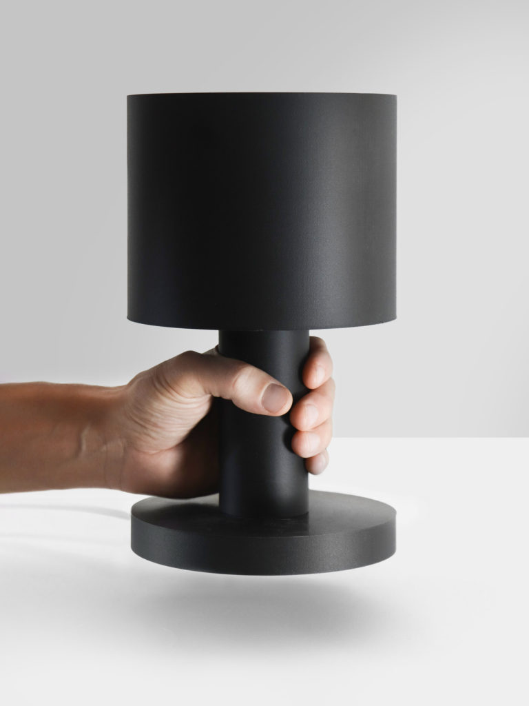 holdinglamp